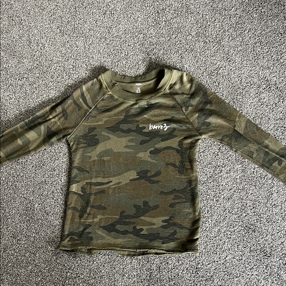 Super comfy Barre3 camo lightweight top in women’s XS